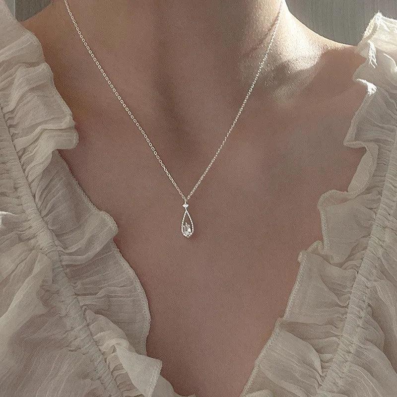 French Vintage Shining Zircon Water Drop Pendant Necklace Fairy Female Gold Color Silvery Simple Clavicle Chain Necklace Jewelry
